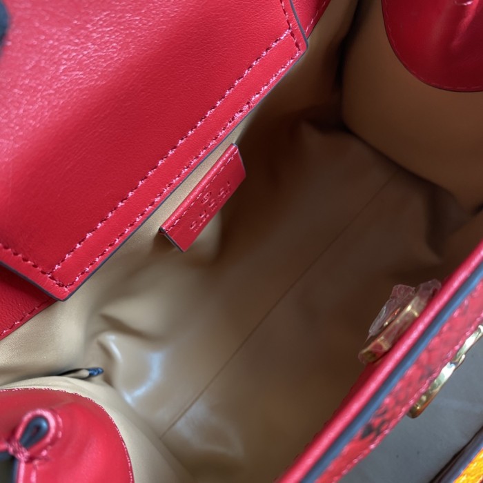  Handbag   Gucci  655661   size  20*16*10  cm