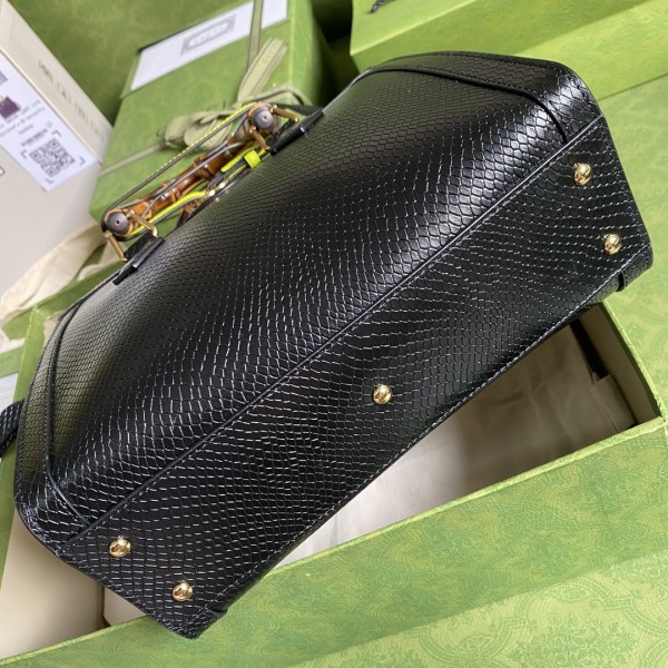  Handbag    Gucci  660195  size  27*24*11  cm