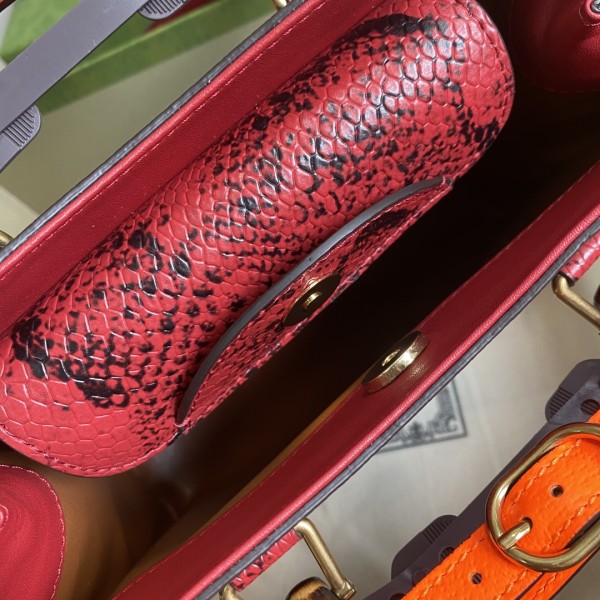  Handbag    Gucci   size  27*24*11  cm