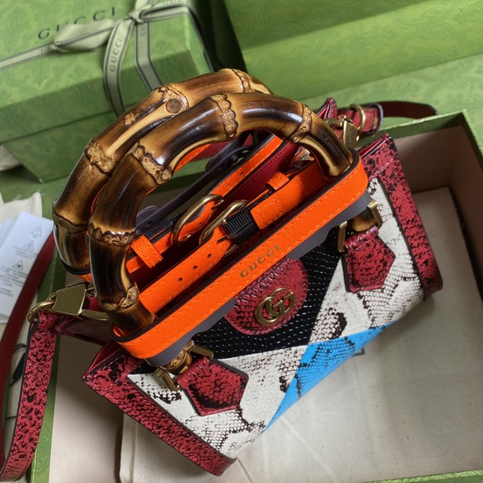  Handbag   Gucci  655661  size  20*16*10  cm 