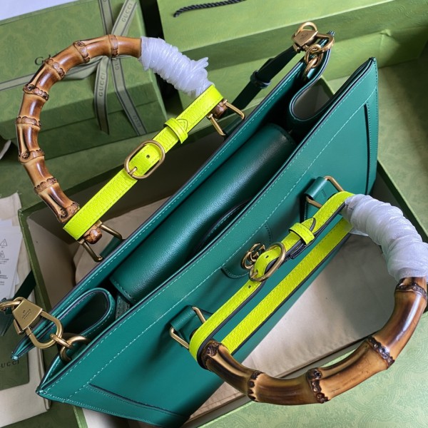  Handbag    Gucci   655658  size  35*30*14  cm