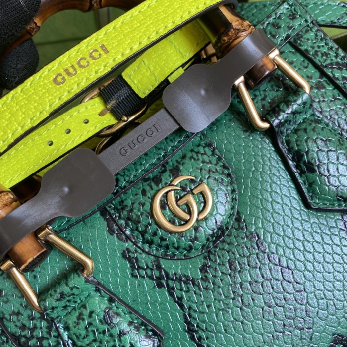  Handbag   Gucci  655661  size  20*16*10  cm