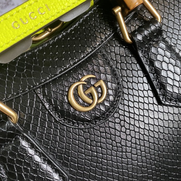  Handbag    Gucci  660195  size  27*24*11  cm