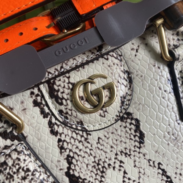 Handbag   Gucci  655661  size  20*16*10  cm