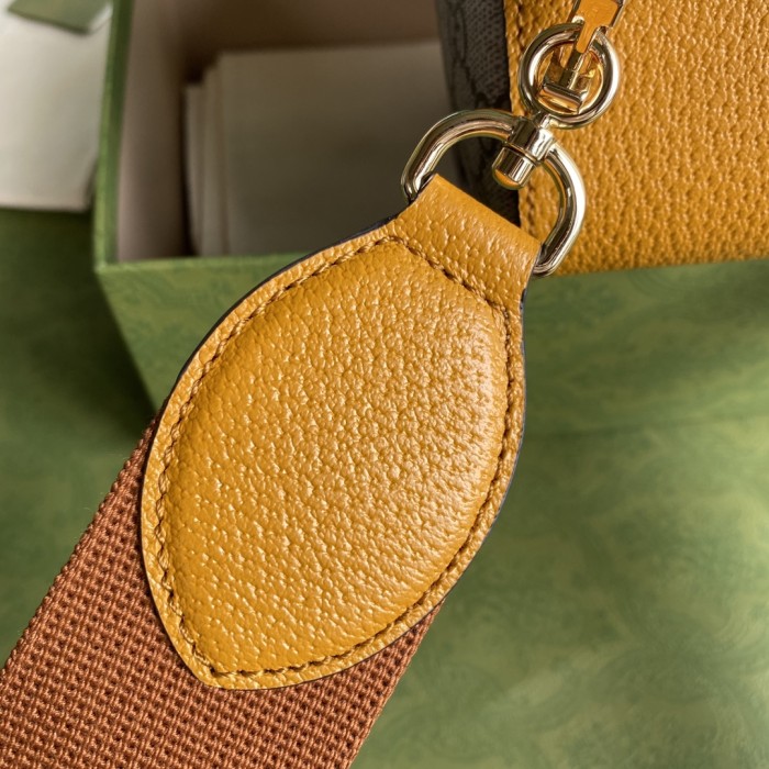  Handbag  Gucci   574886   size  24*14*7  cm