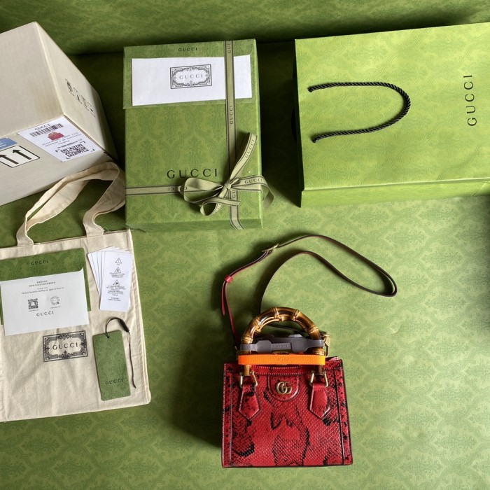  Handbag   Gucci  655661   size  20*16*10  cm