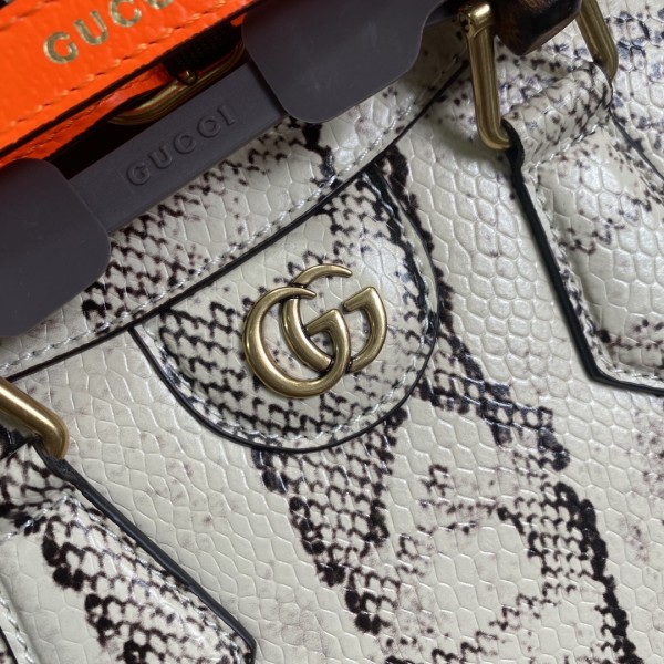  Handbag   Gucci  660195   size  27*24*11  cm