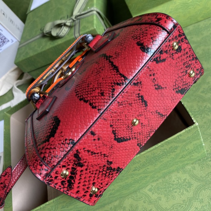  Handbag   Gucci  655661   size  20*16*10  cm