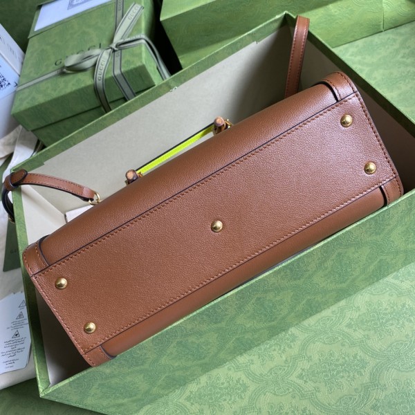  Handbag  Gucci   660195   size  27*24*11  cm