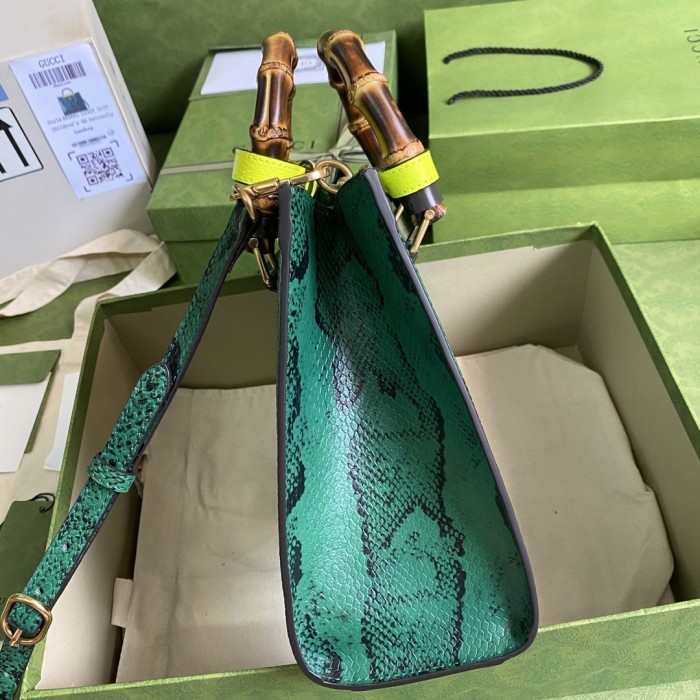  Handbag   Gucci  660195  size  27*24*11 cm