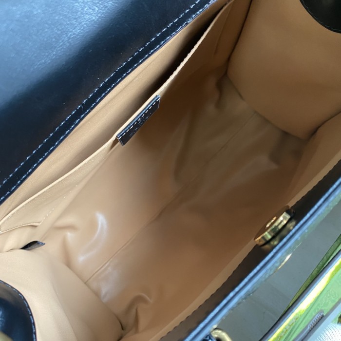  Handbag    Gucci  660195  size  27*24*11  cm