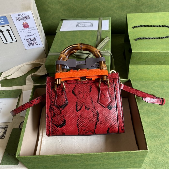  Handbag   Gucci  655661   size  20*16*10  cm