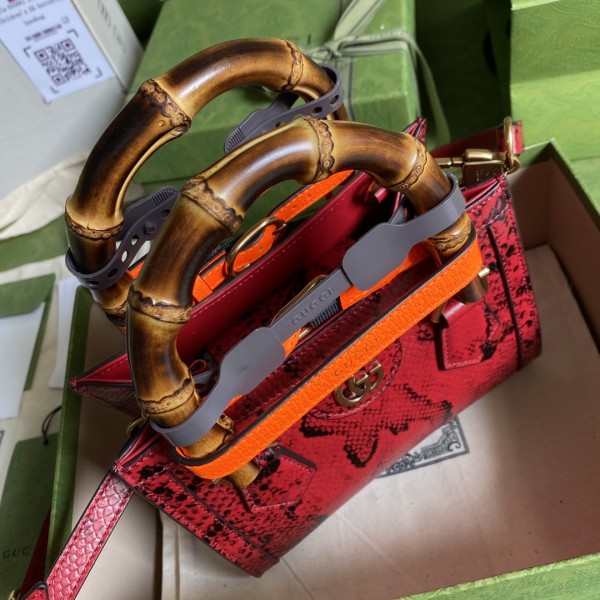  Handbag   Gucci  655661   size  20*16*10  cm