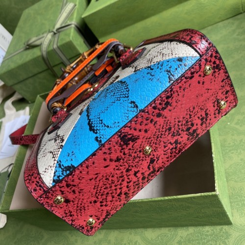  Handbag   Gucci  655661  size  20*16*10  cm 