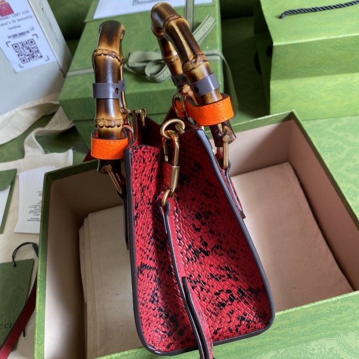  Handbag   Gucci  655661   size  20*16*10  cm