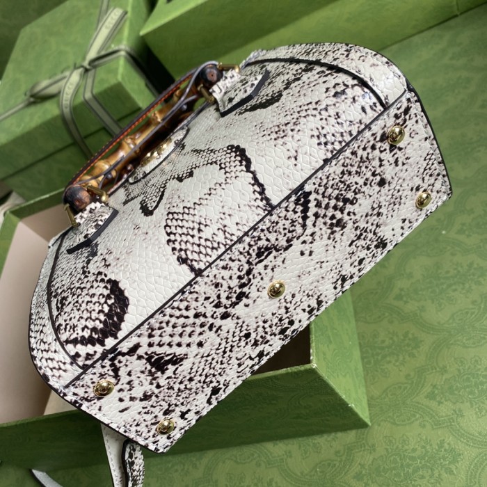 Handbag   Gucci  655661  size  20*16*10  cm