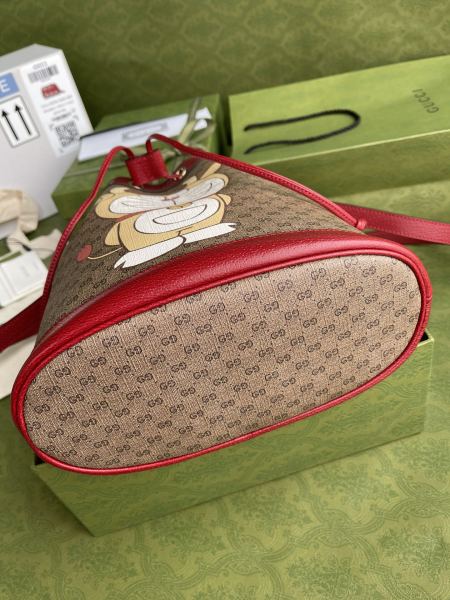 Handbag    Gucci  655597  size  25*27*12.5  cm