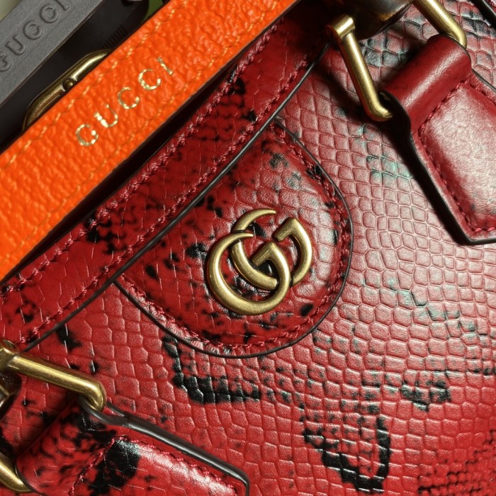  Handbag   Gucci  655661   size  20*16*10  cm