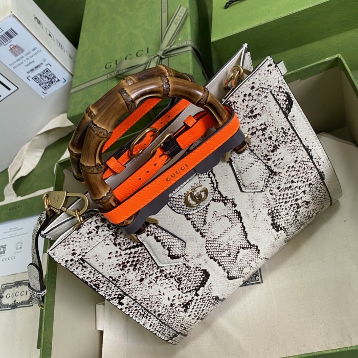  Handbag   Gucci  660195   size  27*24*11  cm