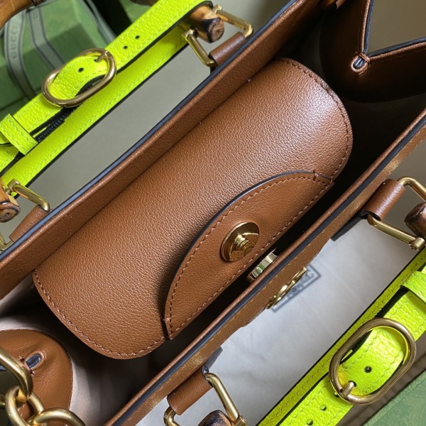  Handbag  Gucci   660195   size  27*24*11  cm