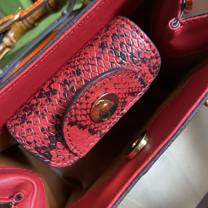  Handbag   Gucci  655661  size  20*16*10  cm 