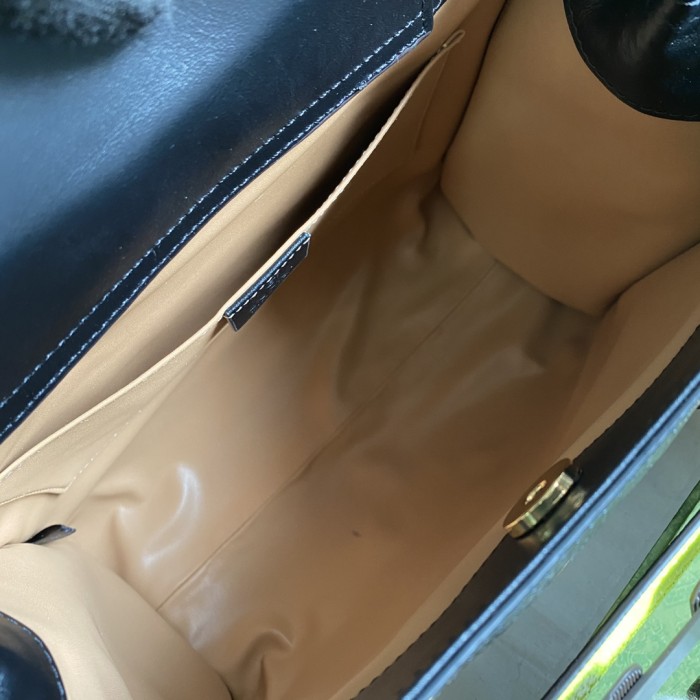  Handbag    Gucci  660195  size  27*24*11  cm