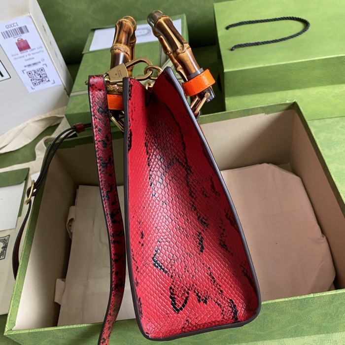  Handbag  Gucci  660195  size  27*24*11  cm