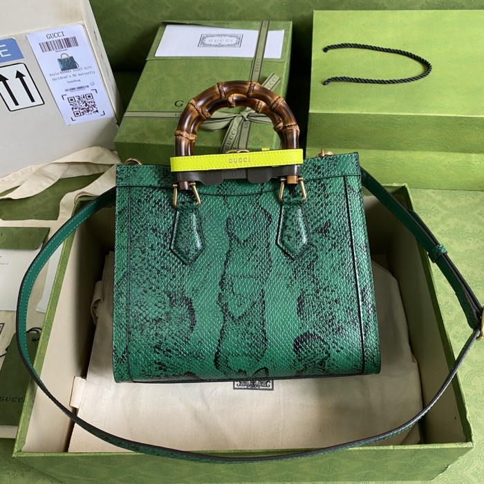  Handbag   Gucci  660195  size  27*24*11 cm