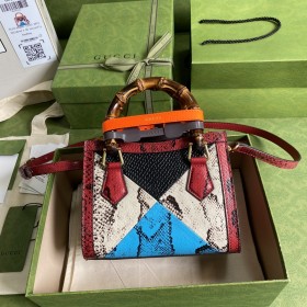  Handbag   Gucci  655661  size  20*16*10  cm 