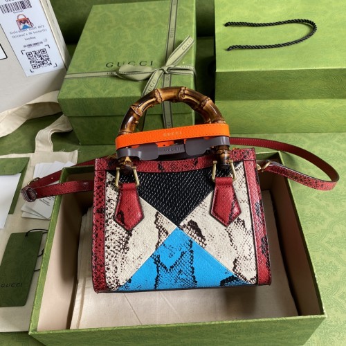  Handbag   Gucci  655661  size  20*16*10  cm 