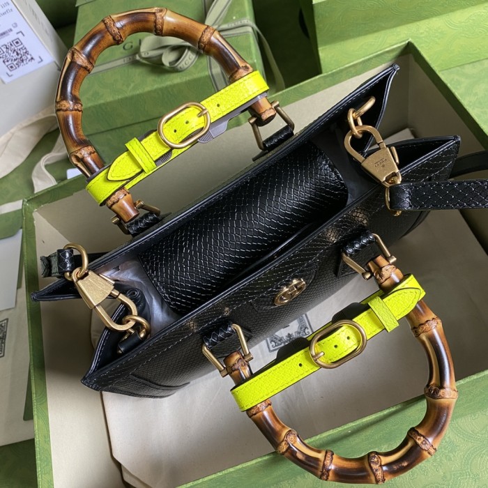  Handbag    Gucci  660195  size  27*24*11  cm