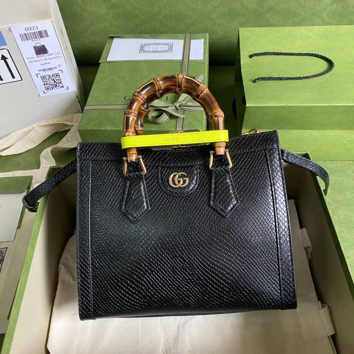  Handbag    Gucci  660195  size  27*24*11  cm