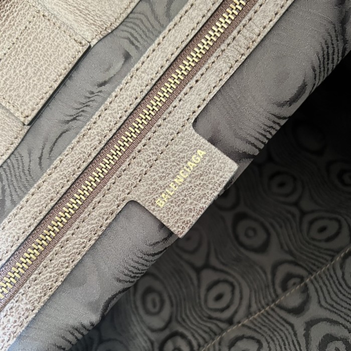  Handbag    Gucci  680125  size  38*28*14  cm