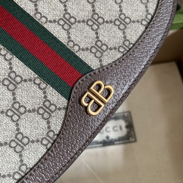  Handbag  Gucci  680121   size    25 x18x 9  cm  