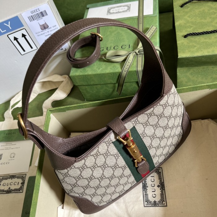  Handbag    Gucci  680118  size   28*19*4.5  cm