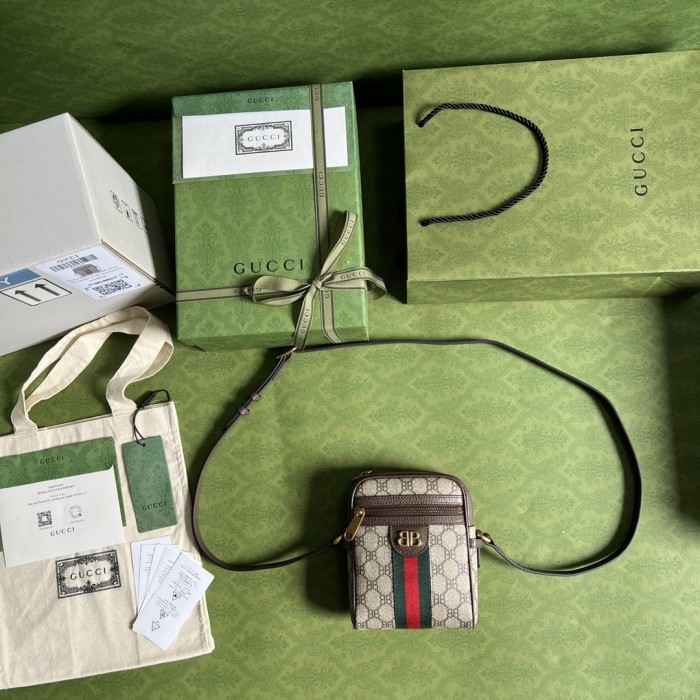 Handbag   Gucci  680129  size  14.0 x17.8 x 5.3  cm