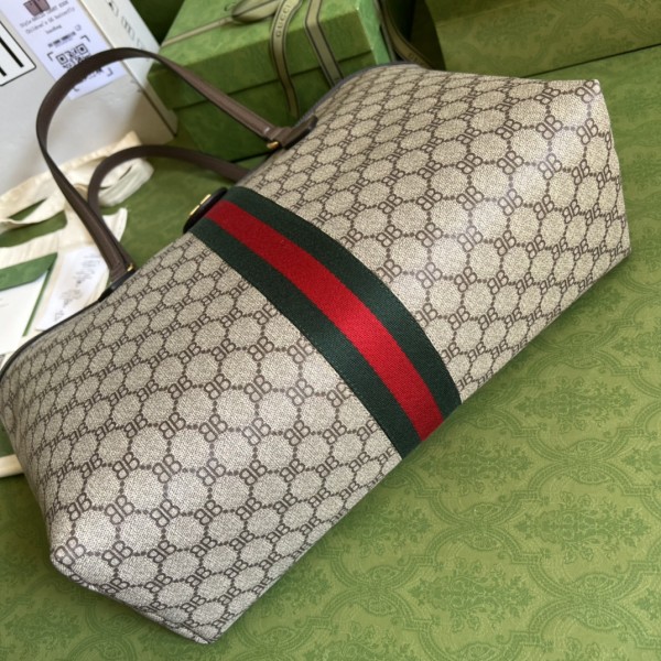  Handbag    Gucci  680125  size  38*28*14  cm