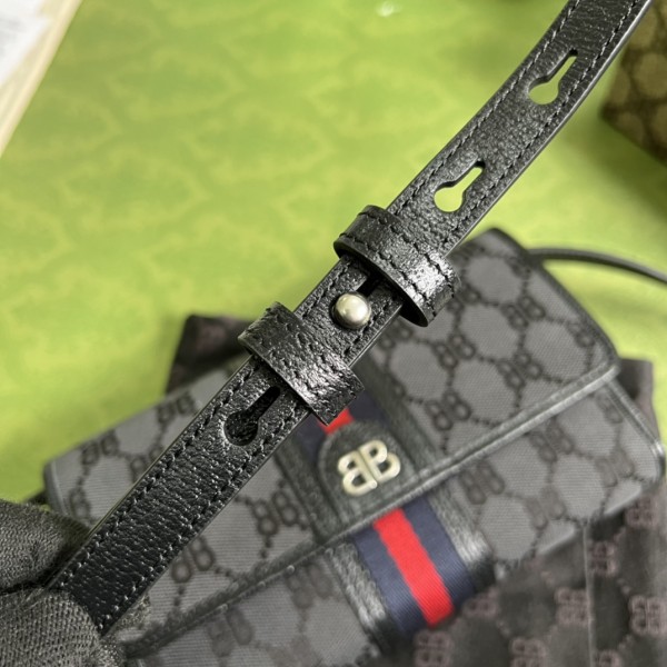 Handbag   Gucci  680131  size  18.8*10.9*3.3  cm