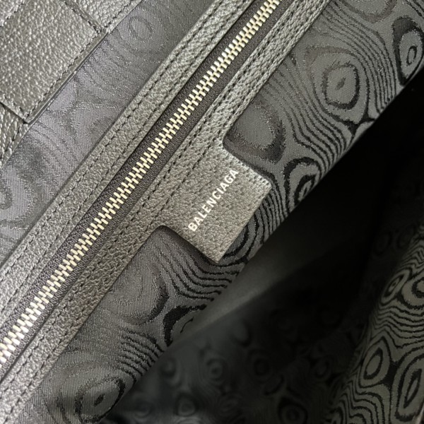  Handbag  Gucci  680127  size  41.5*39.5*19.5  cm