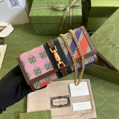  Handbag   Gucci  652681  size  19*10*3.5  cm 