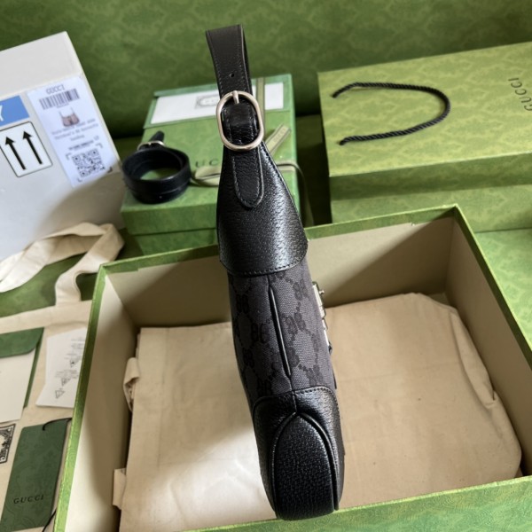  Handbag   Gucci  680118  size  28x19x4.5  cm