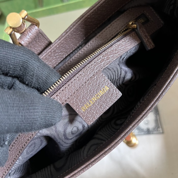  Handbag    Gucci  680118  size   28*19*4.5  cm