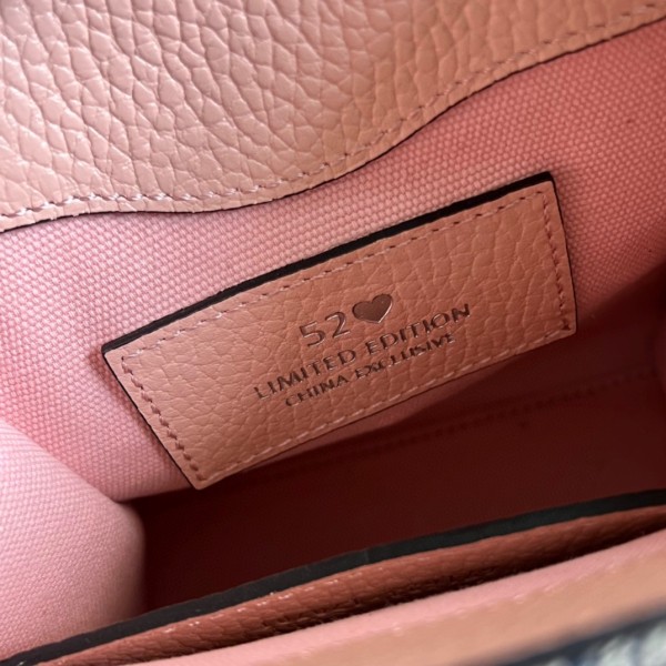 Handbag   Gucci  671623  size  16*20*7 cm