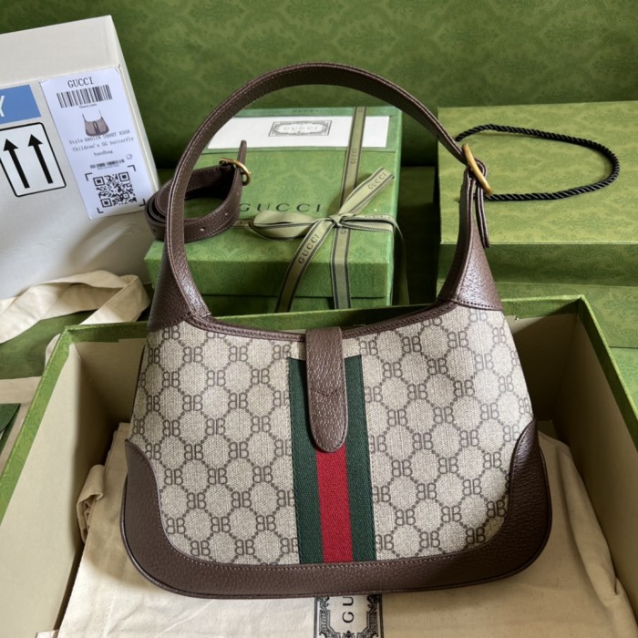  Handbag    Gucci  680118  size   28*19*4.5  cm