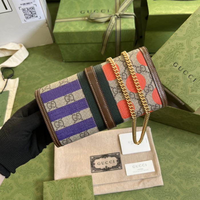  Handbag   Gucci  652681  size  19*10*3.5  cm 