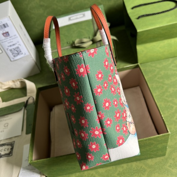  Handbag   Gucci   410812   size  21*20*10  cm