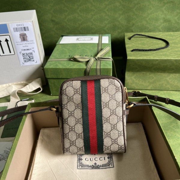 Handbag   Gucci  680129  size  14.0 x17.8 x 5.3  cm