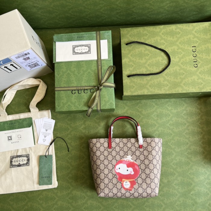  Handbag    Gucci   410812  size   21*20*10   cm