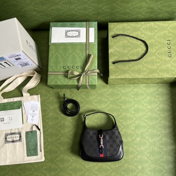 Handbag   Gucci  680132  size  19x13x3  cm