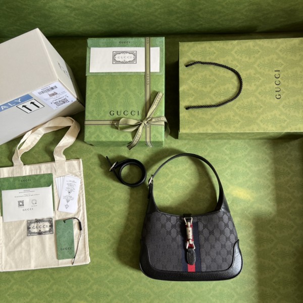  Handbag   Gucci  680118  size  28x19x4.5  cm